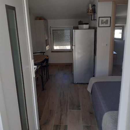 Pavel, Studio Apartman Privlaka  Buitenkant foto