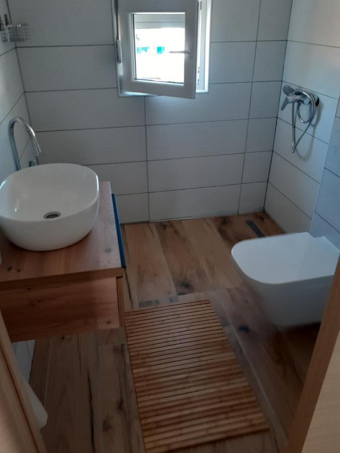 Pavel, Studio Apartman Privlaka  Buitenkant foto