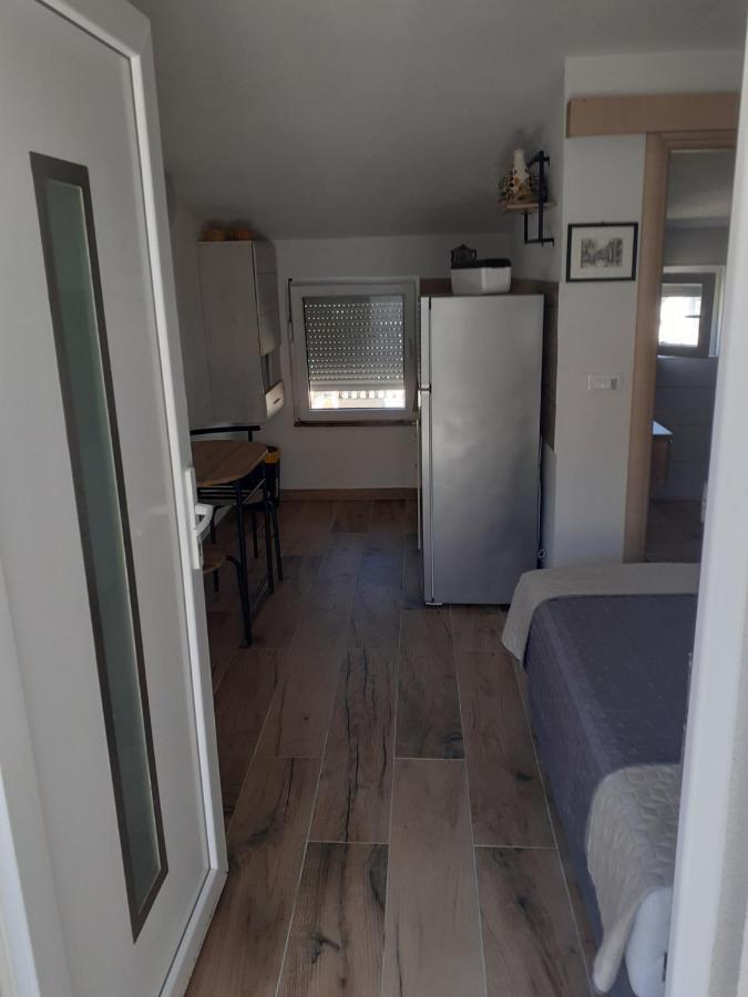 Pavel, Studio Apartman Privlaka  Buitenkant foto