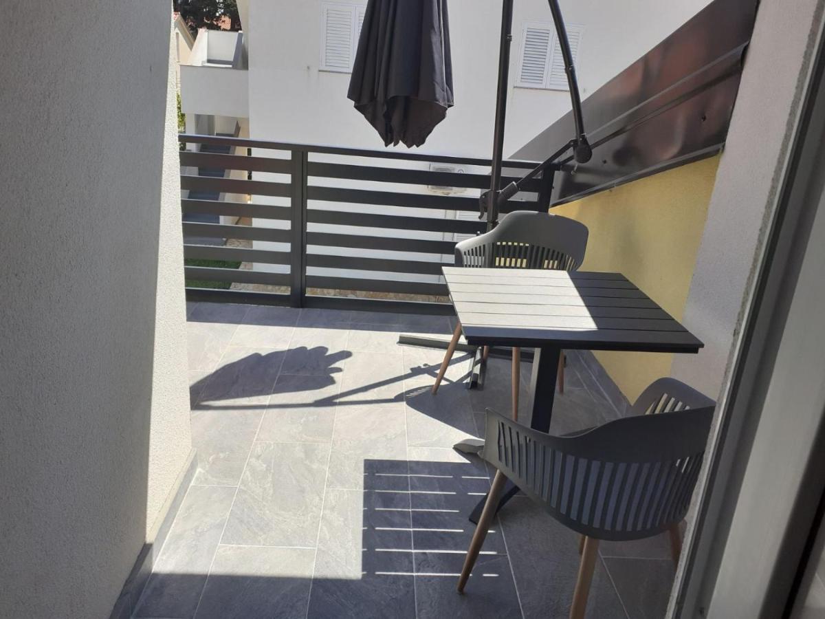 Pavel, Studio Apartman Privlaka  Buitenkant foto