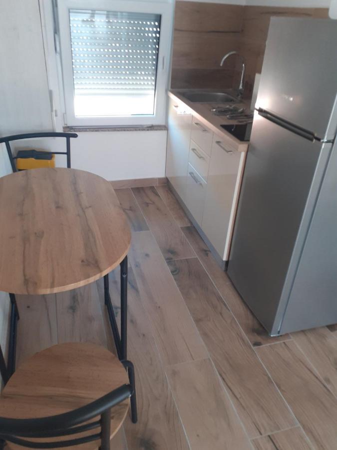 Pavel, Studio Apartman Privlaka  Buitenkant foto