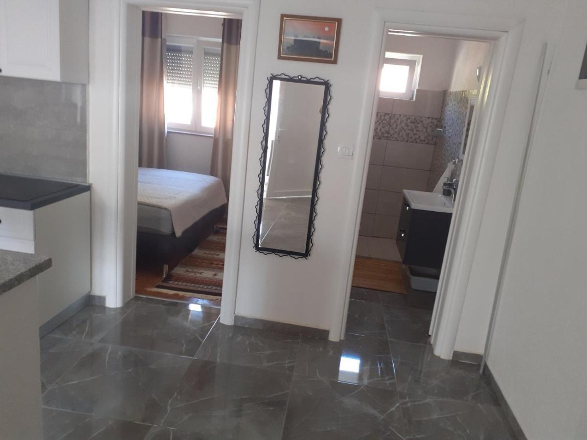 Pavel, Studio Apartman Privlaka  Buitenkant foto
